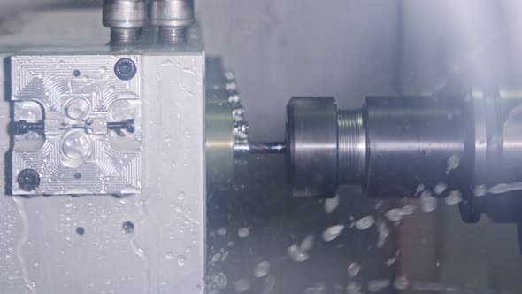 Slow motion of processing precision metal parts with a milling machine and lathe