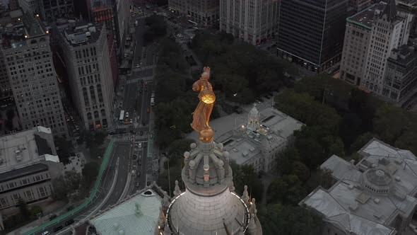 Circling Golden Statue in New York City with Highway Traffic and Busy City  alt