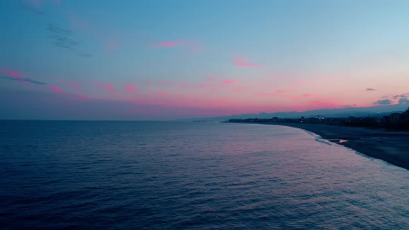 Pink sunset at the ocean 