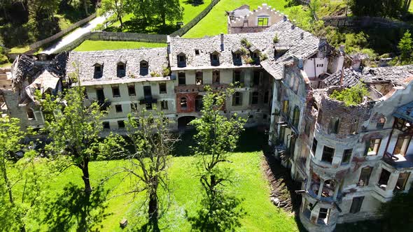 Lost Place - Abandoned Luxury Hotel in the Alps - Wildbad Innichen - Drone Video