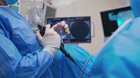 Doctor Uses Innovative Equipment in Operating Room