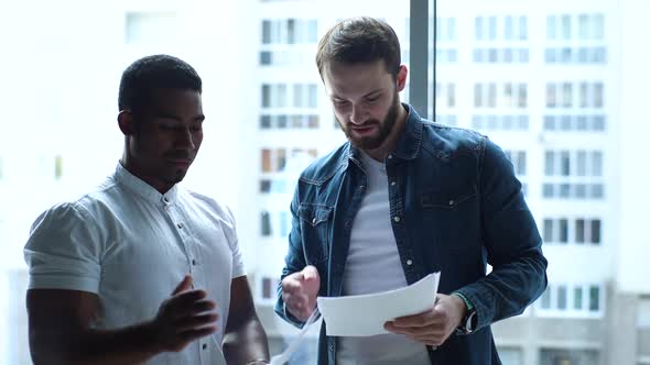 Middle Shot Portrait of Caucasian Office Employee Worker Reporting to Dissatisfied Black Boss About