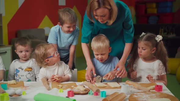 Kids Cut The Dough