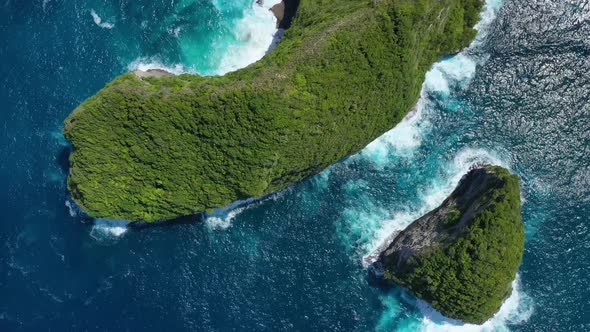  Kelingking beach, Nusa Penida, Bali, Indonesia, Aerial view at sea and rocks