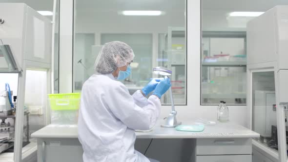 Women Work in the Lab