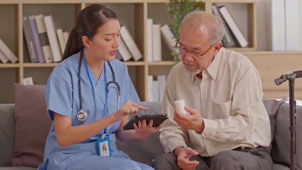 A doctor who works in an office and consults to patient, she explains health care symptoms and help