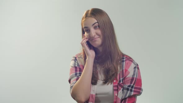 Young woman talking to the phone