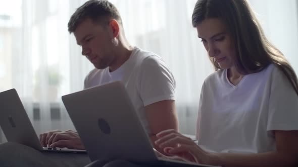 Couple Surfing the Net