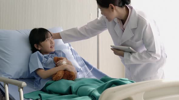 Doctor with child girl patient