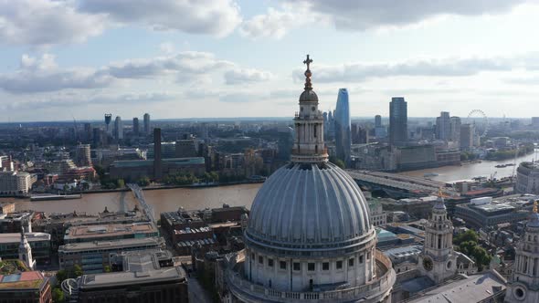 Tight Fly Around Top of Saint Pauls Cathedral