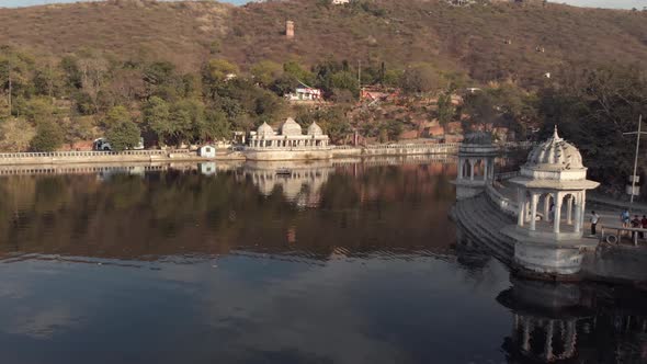 4k aerial footage of the shore of the city of Udaipur, India.