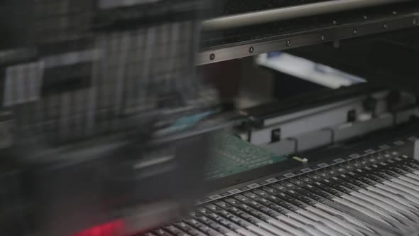 Automated Electronic Circuit Board Production alt