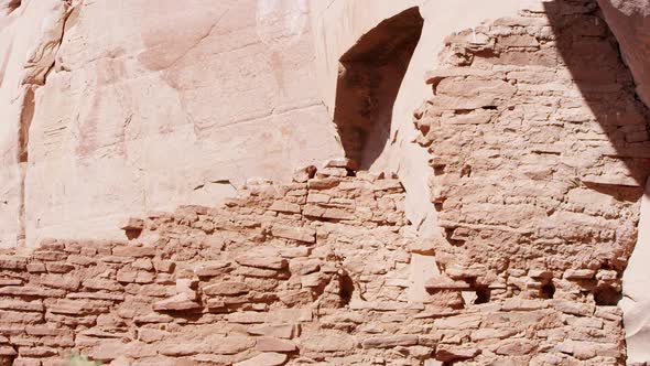 Panning view of Palatki Ruins with Petroglyphs