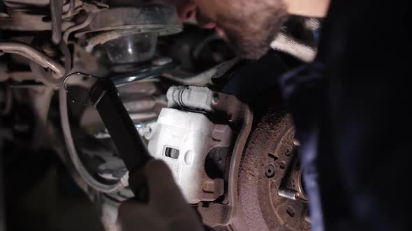 Running Gear Check During Vehicle Maintenance