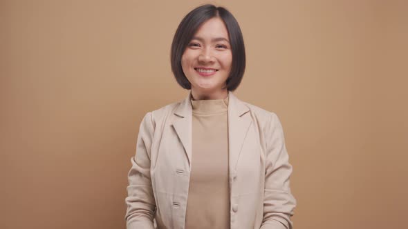 Asian business woman looking at camera happy smiling and say thank you by sign language isolated