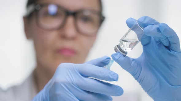 Medical Specialist Flicking Syringe with Medicine