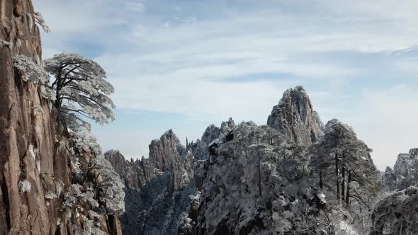 Time lapse fog surrounding the Yellow Mountains (Huangshan) in China