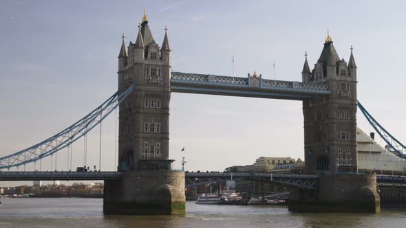 Pan of the Tower Bridge in London.