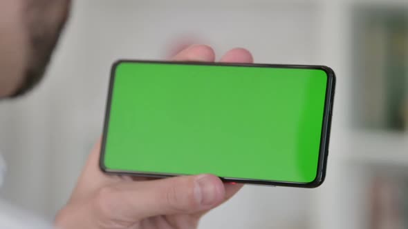 Live Streaming on Green Chroma Key Screen of Smartphone