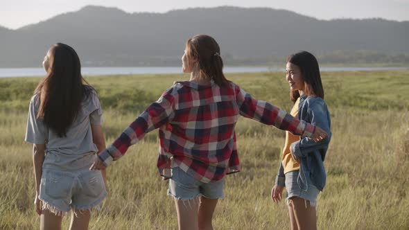 Group of young Asian friends' lifestyle travels holiday vacation time.