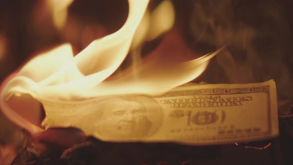 100 dollars banknote burning