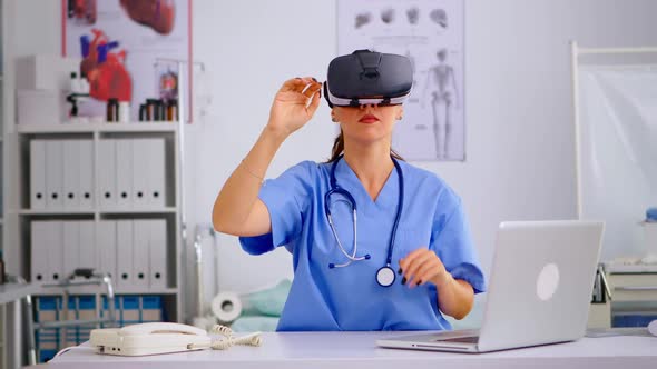 Health Physician Using Medical Inovation Wearing Virtual Reality