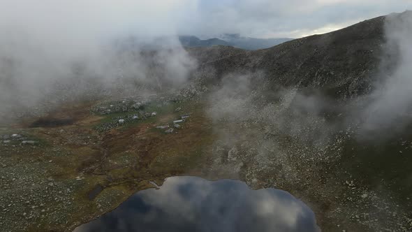 Glacial Lake And Abandoned Plateau