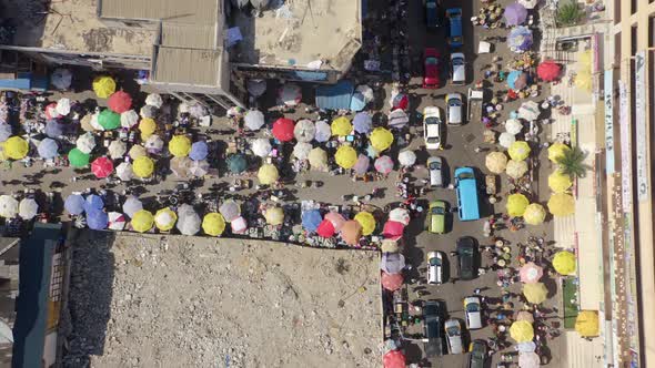 Crowd of people and cars at Accra Central Market (Makola)_2