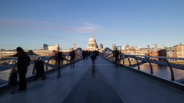 Timelapse of St. Pauls Cathedral and Millennium Bridge