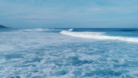 Dynamic Flight Over the Waves of The Ocean