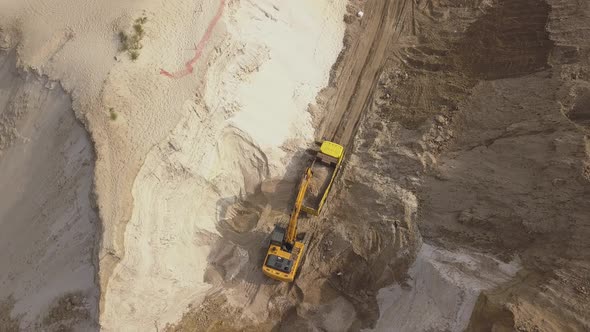 Excavator Load the Sand Into Dump Truck