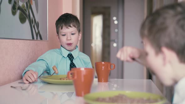 Tracking Children Have Breakfast Before They Go to School