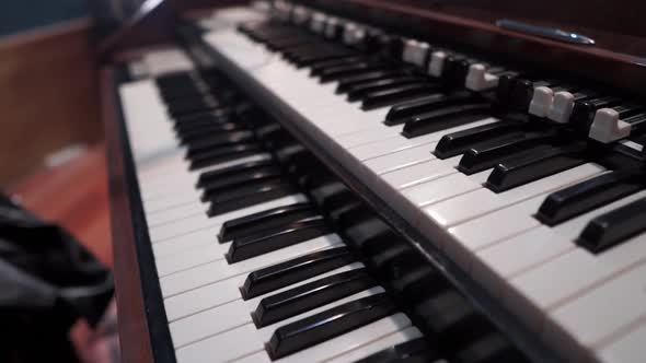 Hammond B3 Organ - Leslie in studio