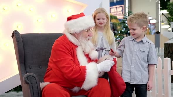 Santa Claus Talking and Playing Surprise Games with Kids in Shopping Mall