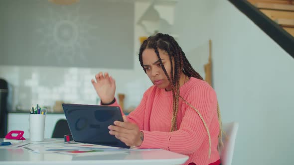 Student Searching Information Online with Tablet Pc