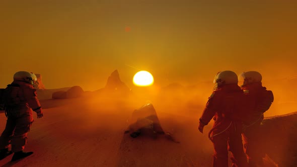 Astronauts walking in Mars 4K 