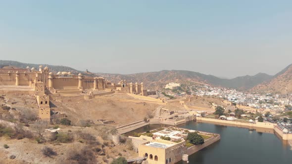 Jaipur - Maota Lake and  dramatic hilltop Amber fort