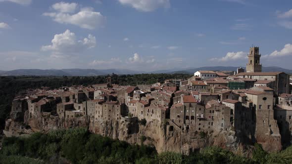 -SHOT: slider, side to birds eye-DESCRIPTION: drone video over the side of Pitigliano, Italy-HOUR.