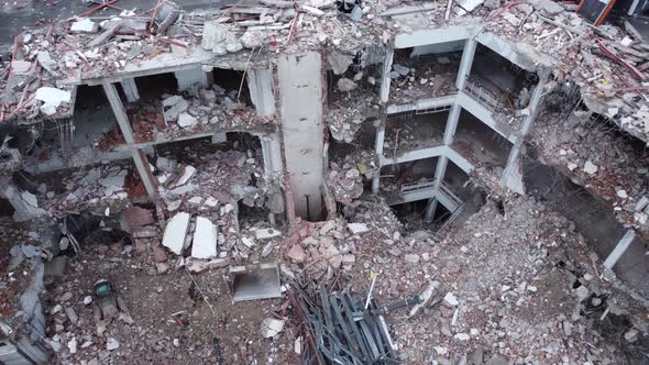 Demolition of a police station using building hydraulic shears