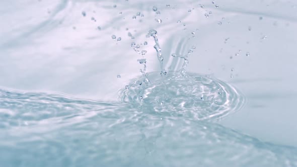 Bounce ball in water, Slow Motion alt
