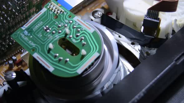 Video Helical Head Vhs Working when Inserting a Videotape