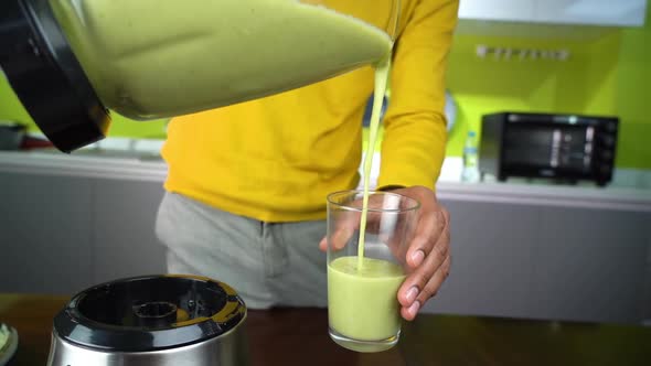 Pour Smoothies From a Blender