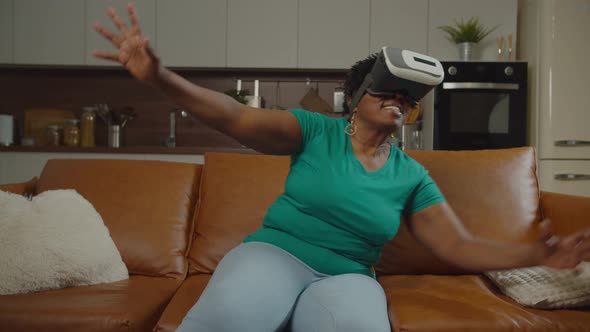 Mature Woman Stunned By VR Game Experience at Home
