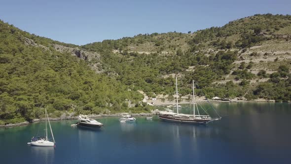 To The Coast Line Through Boats