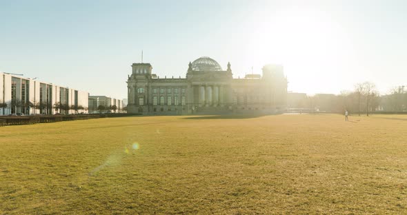 Early morning hyper lapse of the German Reichstag building, winter