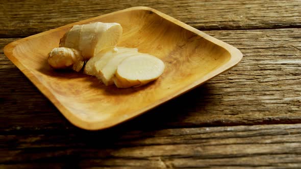 Sliced ginger in a plate 4k