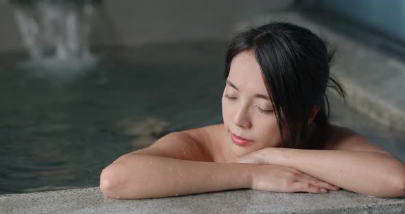 Young woman relaxing in hot springs 