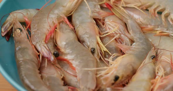 Fresh uncooked shrimp