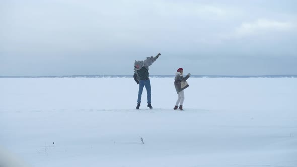 The Guy and the Girl Are Dancing on the Ice