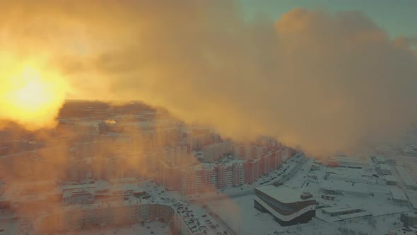 Winter Vapor Spreads Near Setting Sun, the Rays Gently Pass Through the Clouds.